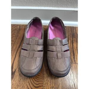 🌟 Clarks Cloudsteppers womens shoes size US 9 brown slip-on sneakers